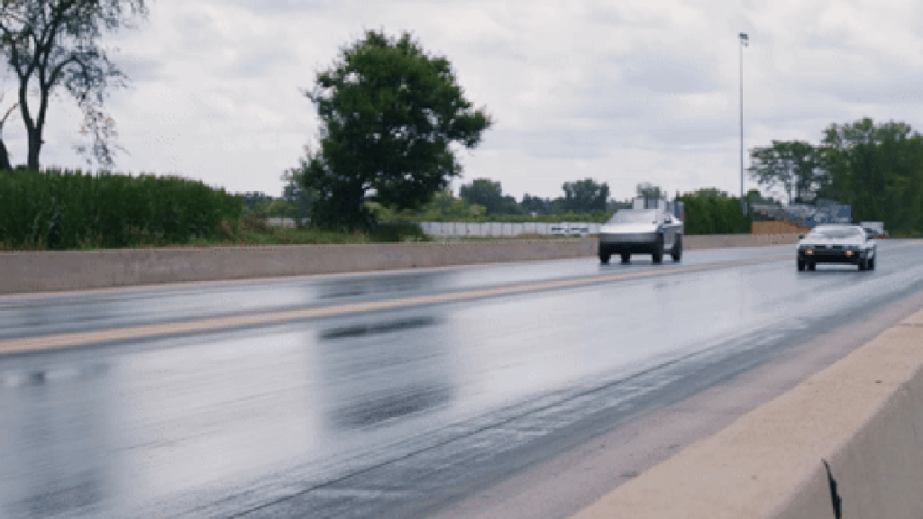 DeLorean besiegt Cybertruck im Drag Race